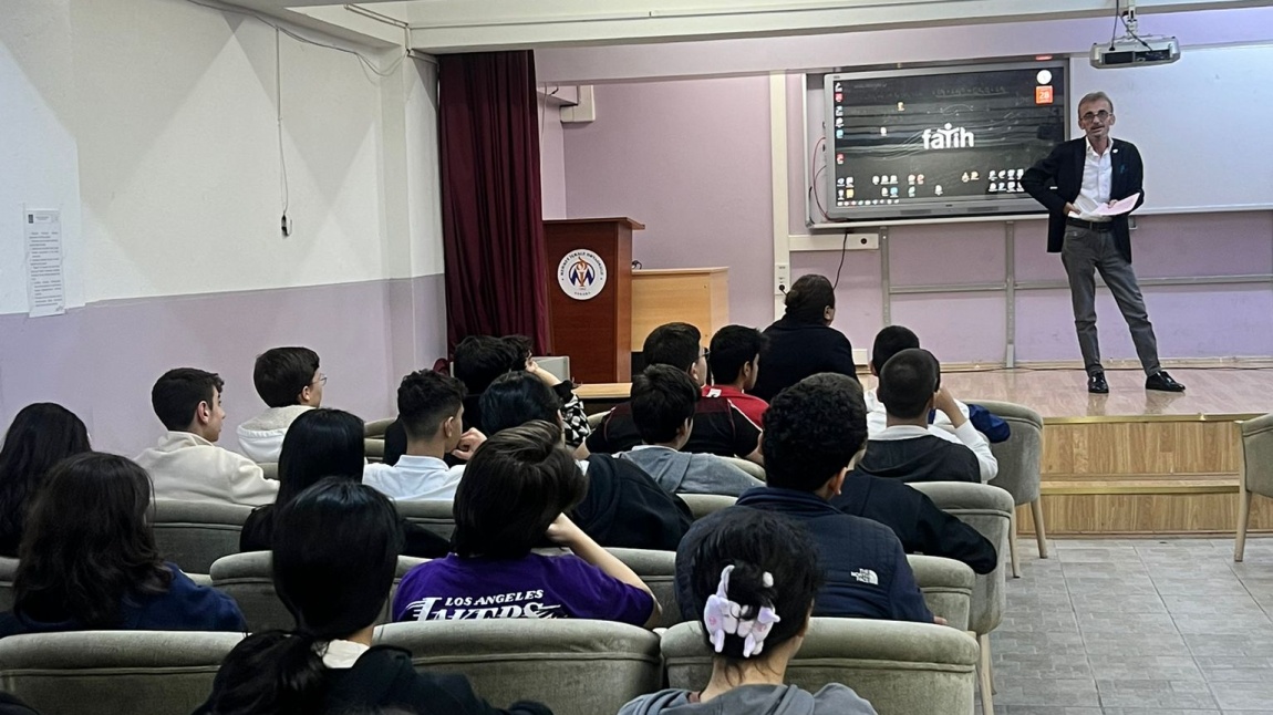 Dikmen Mesleki ve  Teknik  Anadolu Lisesi Müdürü Ayhan Önal tarafından tanıtım ve bilgilendirme semineri verilmiştir.